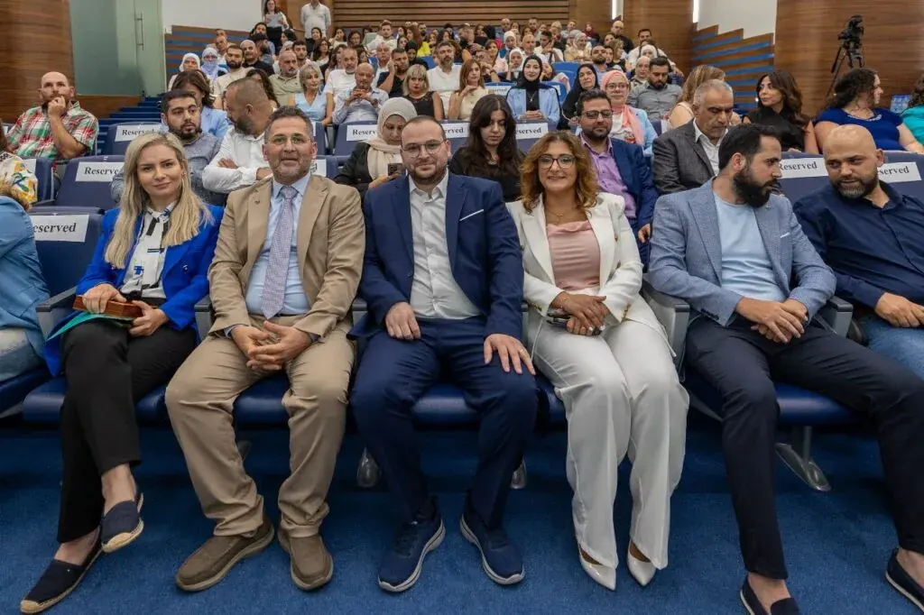تكريم نجوم ستيم للمعلمين اللبنانيين خلال حفل ختام STEAM STARS Competition 2025 على مسرح MaliaTec photo 1